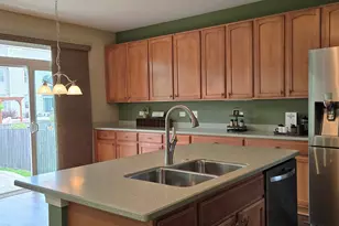2984 Shamrock Cir, Elgin, IL 60124 - Photo 8