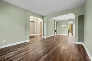 2984 Shamrock Cir, Elgin, IL 60124 - Photo 10