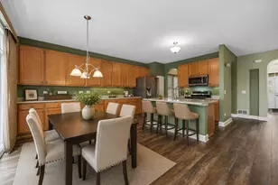 2984 Shamrock Cir, Elgin, IL 60124 - Photo 6
