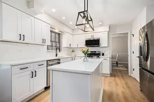 5387 Candlewood Ct, Lisle, IL 60532 - Photo 2