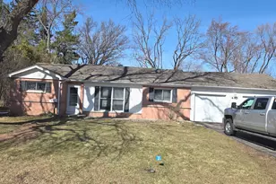 410 Aster Ln, Hoffman Estates, IL 60169 - Photo 1