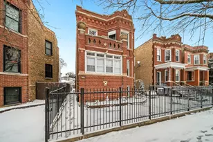 3936 W Cornelia Ave, Chicago, IL 60618 - Photo 2