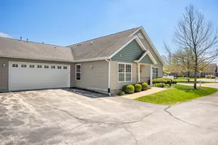 2105 Waterbury Ln W, Sycamore, IL 60178 - Photo 2