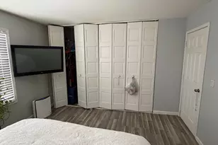 360 Meadow Ct, Vernon Hills, IL 60061 - Photo 16