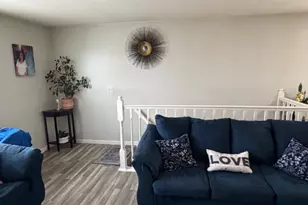 360 Meadow Ct, Vernon Hills, IL 60061 - Photo 12