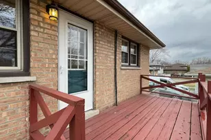 8233 S 76th Ave, Bridgeview, IL 60455 - Photo 6