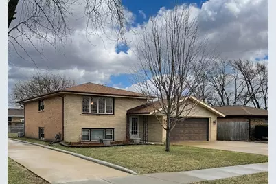 8233 S 76th Avenue, Bridgeview, IL 60455 - Photo 2