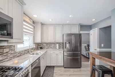 2407 Valley Drive, Lindenhurst, IL 60046 - Photo 6