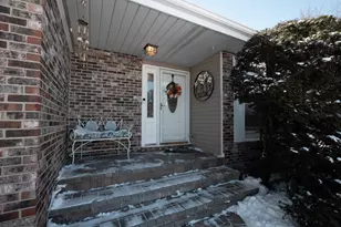 2407 Valley Dr, Lindenhurst, IL 60046 - Photo 2