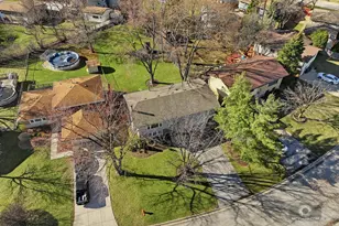 16240 Debra Dr, Oak Forest, IL 60452 - Photo 2