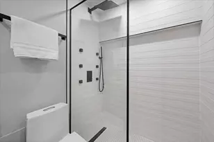 1560 N Sandburg Terrace, Chicago, IL 60610 - Photo 20