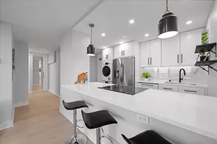 1560 N Sandburg Terrace, Chicago, IL 60610 - Photo 10