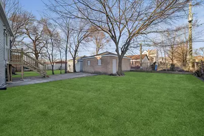 9328 S Paxton Avenue, Chicago, IL 60617 - Photo 14