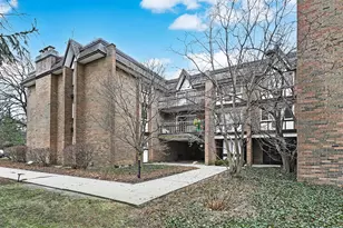 360 Claymoor Rd, Hinsdale, IL 60521 - Photo 1