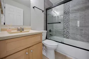 527 E Shag Bark Ln, Streamwood, IL 60107 - Photo 10