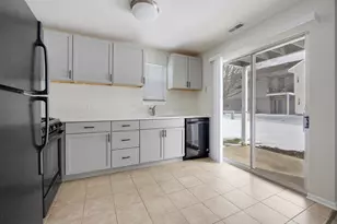 527 E Shag Bark Ln, Streamwood, IL 60107 - Photo 4