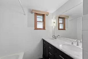 1000 Lancaster Ct, Hoffman Estates, IL 60169 - Photo 16