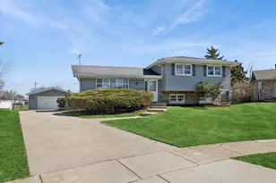 1000 Lancaster Ct, Hoffman Estates, IL 60169 - Photo 2