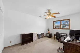 1000 Lancaster Ct, Hoffman Estates, IL 60169 - Photo 14