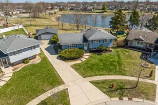 1000 Lancaster Ct, Hoffman Estates, IL 60169 - Photo 4