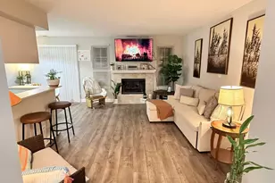 640 Pleasant Pl, Island Lake, IL 60042 - Photo 2