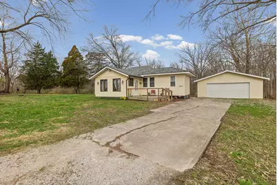 2429 Overbeck Lane, Centralia, IL 62801 - Photo 2