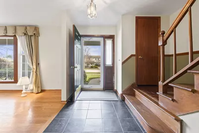 2007 E Robinhood Lane, Arlington Heights, IL 60004 - Photo 2