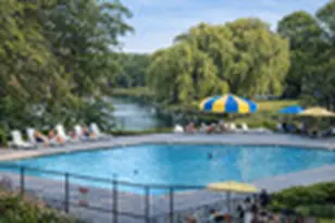 9456 Bay Colony Dr, Des Plaines, IL 60016 - Photo 2