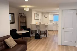 9456 Bay Colony Dr, Des Plaines, IL 60016 - Photo 6