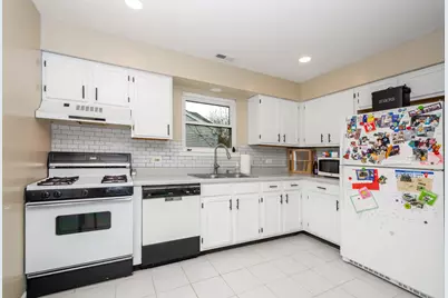 914 Wembley Drive, Island Lake, IL 60042 - Photo 8