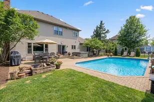 1109 Edwards Dr, Batavia, IL 60510 - Photo 2