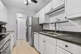 4710 W Northfox Ln W, McHenry, IL 60050 - Photo 10