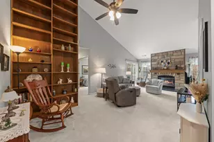 513 Green Bridge Ln, Prospect Heights, IL 60070 - Photo 2