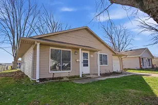 1412 S 2nd St, Mattoon, IL 61938 - Photo 2