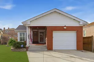 9806 S Harding Ave, Evergreen Park, IL 60805 - Photo 2