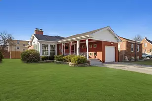 9806 S Harding Ave, Evergreen Park, IL 60805 - Photo 4