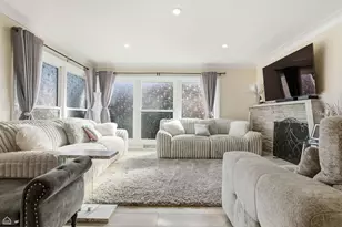 9806 S Harding Ave, Evergreen Park, IL 60805 - Photo 6