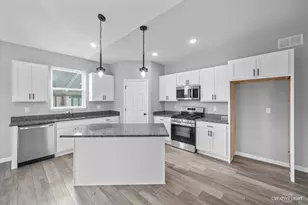 3389 Comstock Ave, Dekalb, IL 60115 - Photo 8