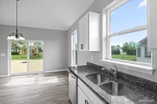 3389 Comstock Ave, Dekalb, IL 60115 - Photo 10