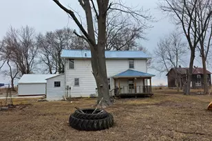 309 E 3rd St, Tampico, IL 61283 - Photo 2