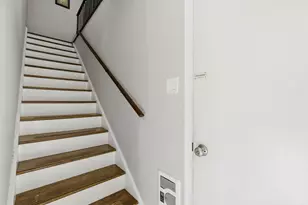 37 E Hickory St, Lombard, IL 60148 - Photo 2