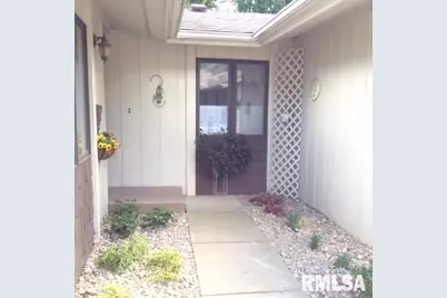 3001 31st Street #E, Rock Island, IL 61201 - Photo 2