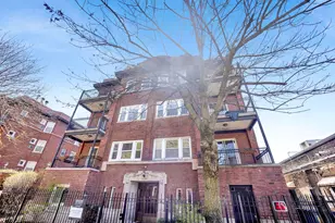 851 W Belle Plaine Ave, Chicago, IL 60613 - Photo 1