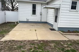 359 W Orleans St, Paxton, IL 60957 - Photo 6