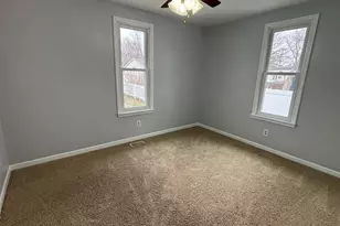 359 W Orleans St, Paxton, IL 60957 - Photo 18
