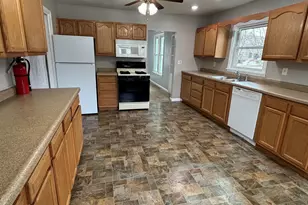 359 W Orleans St, Paxton, IL 60957 - Photo 6