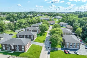 4860 Creek View Rd, Rockford, IL 61108 - Photo 2