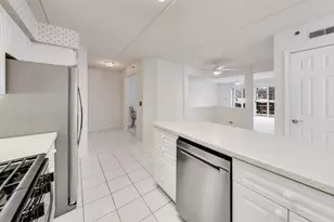 710 Creekside Dr, Mount Prospect, IL 60056 - Photo 4