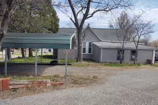 201 S 4th St, Vienna, IL 62995 - Photo 2