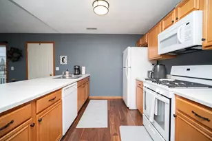 10178 Monarch Rd, Roscoe, IL 61073 - Photo 8